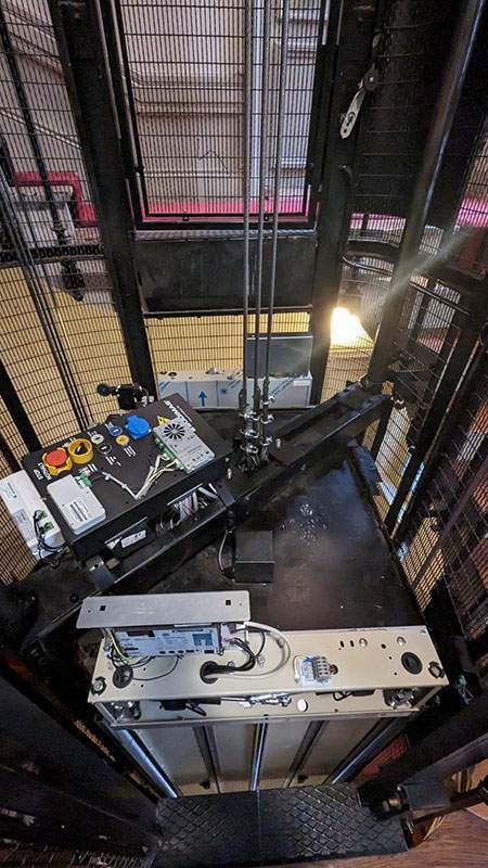 Toit d'une cabine d'ascenseur Paris