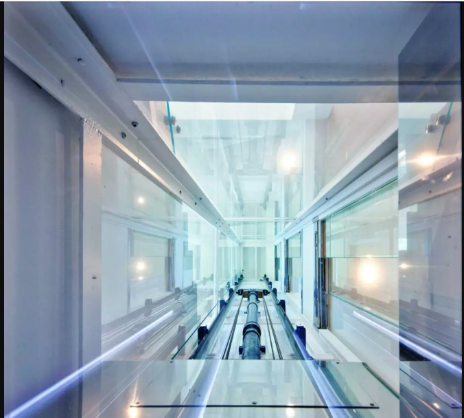 Maintenance ascenseur, Versailles